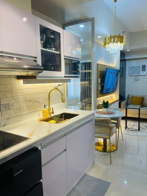 Marias Suite Near Manila Bay Free Use Of Pool Bagian luar foto