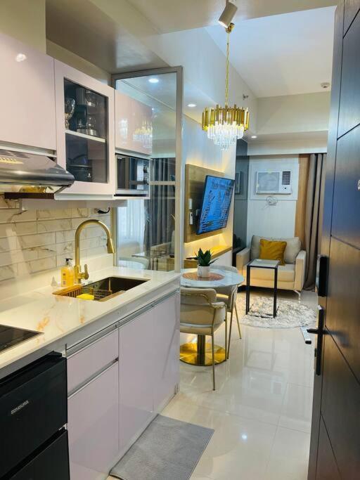 Marias Suite Near Manila Bay Free Use Of Pool Bagian luar foto