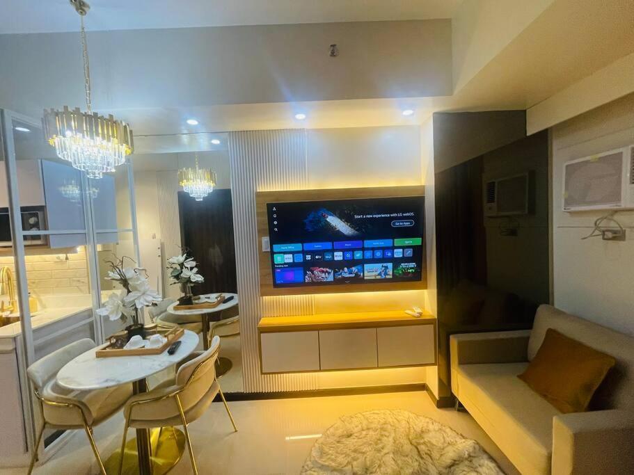 Marias Suite Near Manila Bay Free Use Of Pool Bagian luar foto