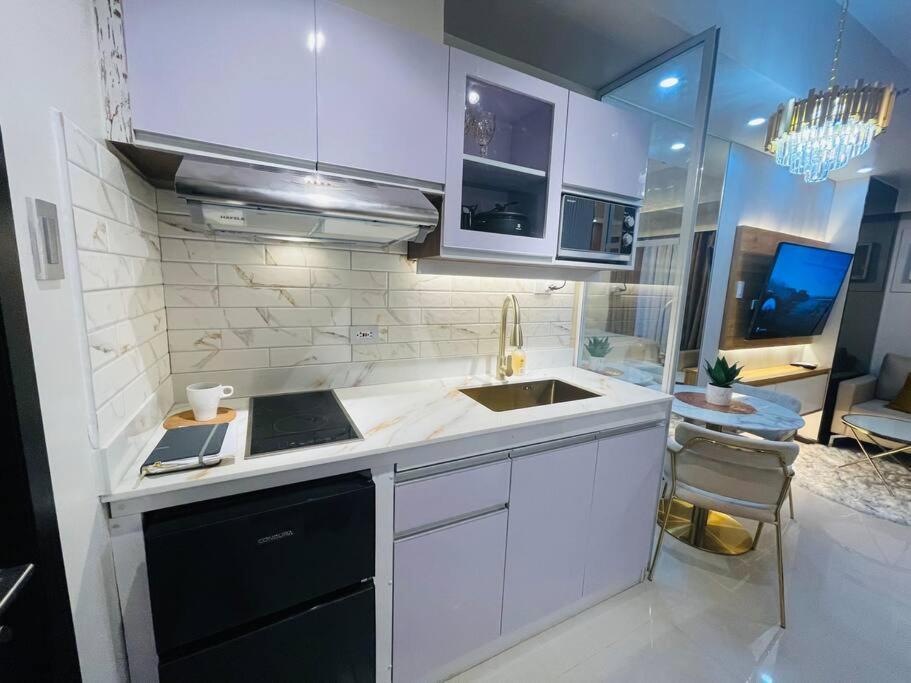 Marias Suite Near Manila Bay Free Use Of Pool Bagian luar foto